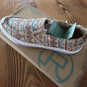 Roper Tan and Teal Patterned Sneakers